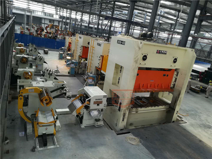 600厚板NC、二合一整平機(jī)配沖床生產(chǎn)線(xiàn)