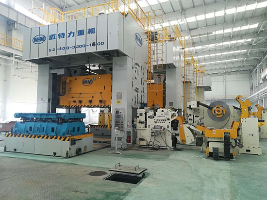 使用沖床三合一送料機(jī)生產(chǎn)前需要做好哪些準(zhǔn)備？